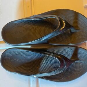 Women’s OOFOS Black Oolala Recovery Sandals